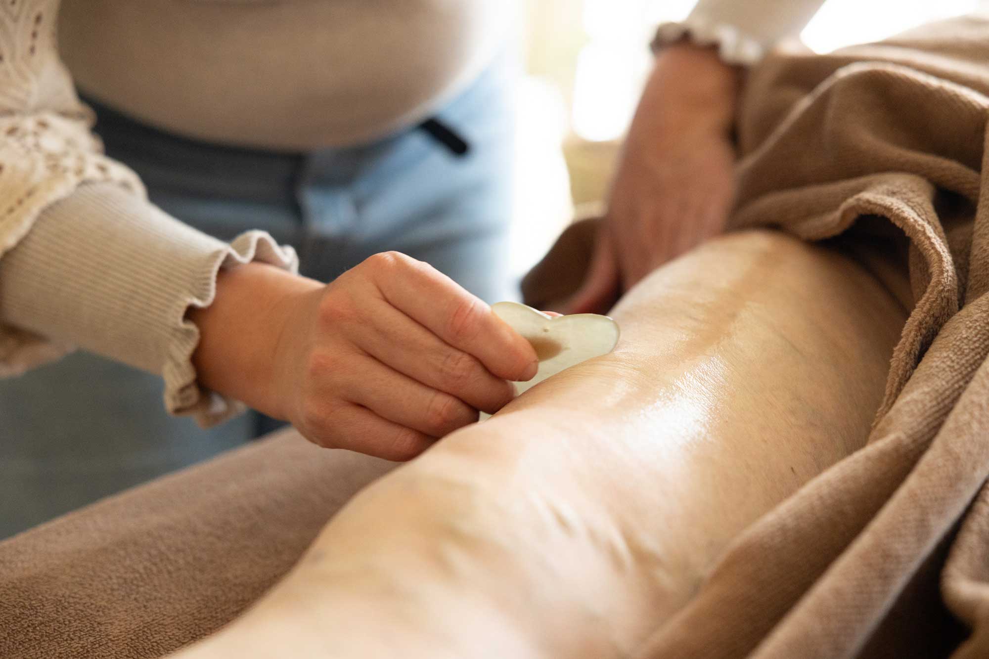 guasha en fascia release massage